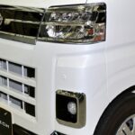 ダイハツ 新型「軽バン“車中泊仕様”」初公開！ 「2段ベッド」搭載＆オシャ内装がイイ！ “大人2人がヨユー”で寝れる「バンテック・ルネッタ」実車展示！