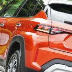 スズキの「小さな高級車」! 新型「コンパクト“クーペSUV”」登場！ オシャ内装＆精悍スタイルがカッコイイ「フロンクス」今秋発売へ