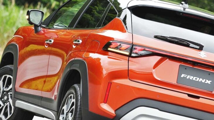 スズキの「小さな高級車」! 新型「コンパクト“クーペSUV”」登場！ オシャ内装＆精悍スタイルがカッコイイ「フロンクス」今秋発売へ